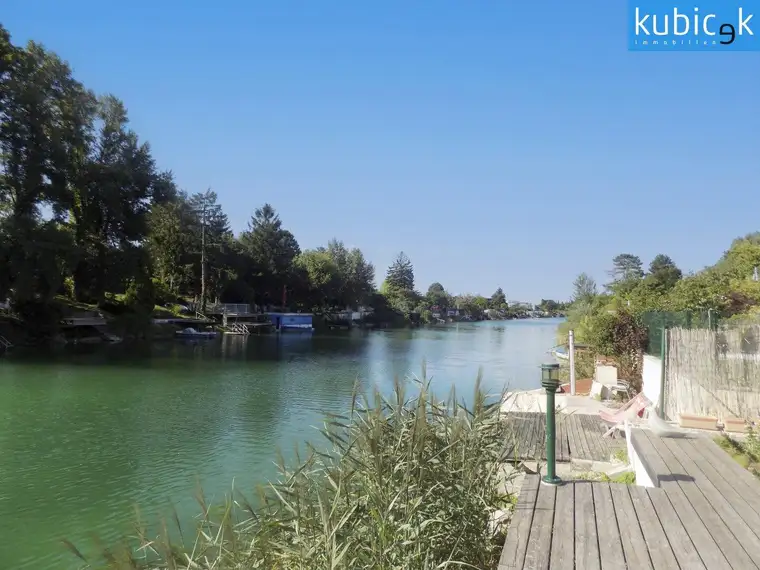 Moderner Sommer-Badebungalow mit direktem Wasserzugang auf Pachtgrund
