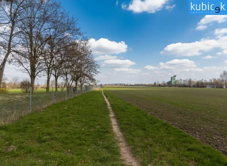Grundstück mit 6.755 m² im Grünland-Erholungsgebiet neben Golfclub Marco Polo