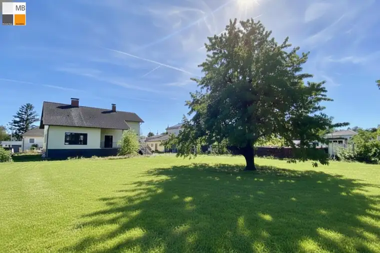 > > Ein Garten, der keine Wünsche offen lässt I MB IMMOBILIEN < <