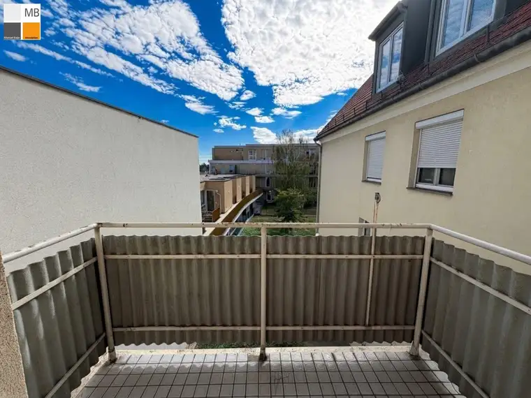 ++ Wohnung zum Renovieren mit Balkon in den Innenhof I MB IMMOBILIEN ++