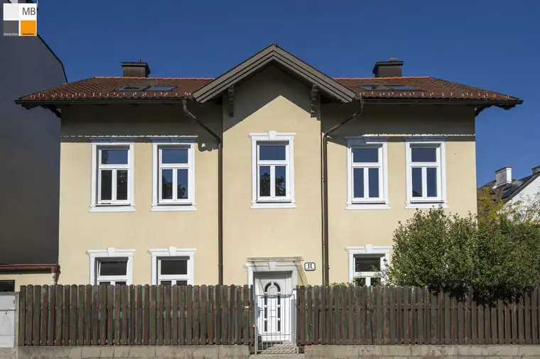 ++ Historische Eleganz trifft moderne Flexibilität | Villa mit Pool, Garten und eigenem Praxisbereich I MB IMMOBILIEN ++