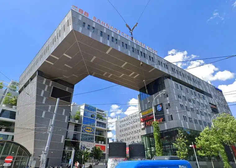 Antonia Vrcic, Modesta Real Estate