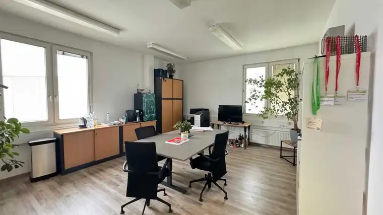 Top Lagerfläche mit Büro im Firmen-Businesspark 99 zu mieten!