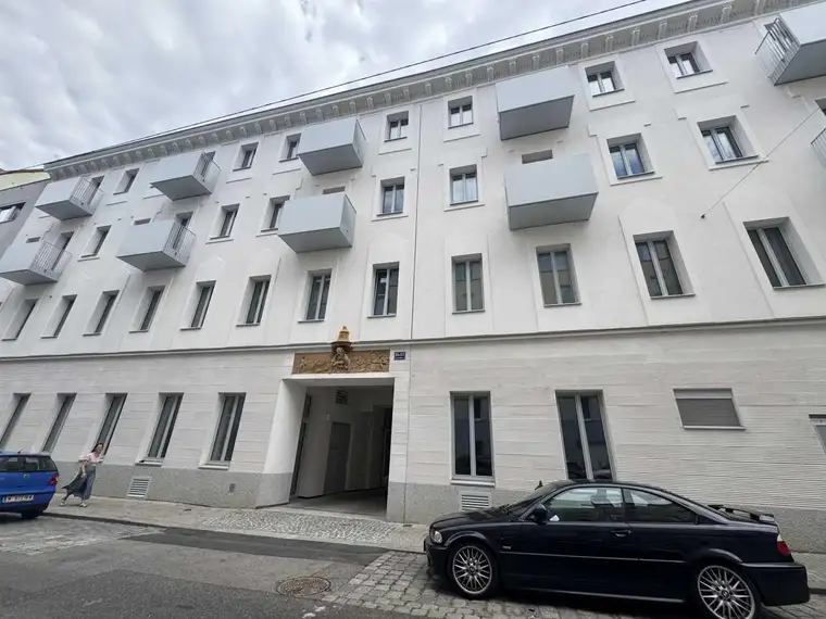 Antonia Vrcic, Modesta Real Estate