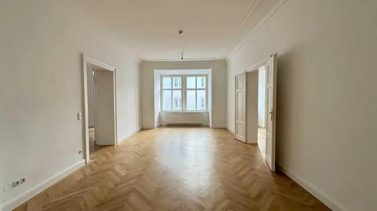 Schönes Altbaubüro in top Lage zu mieten! 
