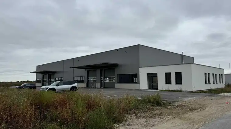 Top Gewerbe- / Produktionshalle zu mieten!