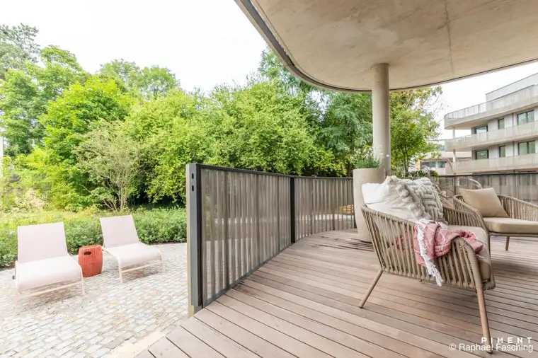 Großzügige 2 Zimmer Wohnung mit Gartenterrasse und Balkon