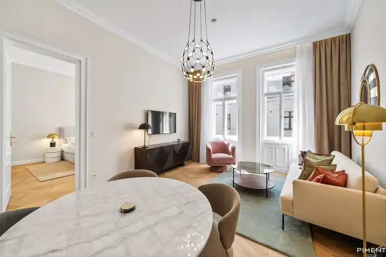 STILVOLL SANIERTE ALTBAU-WOHNUNG - VOLLMÖBLIERT!