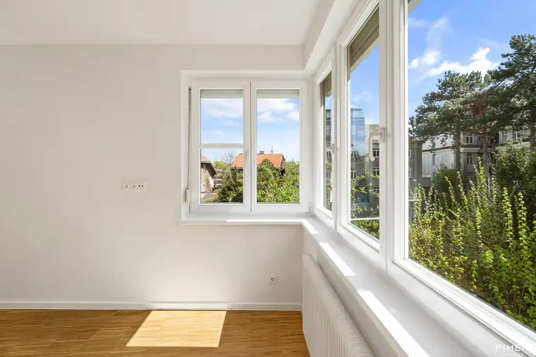 Traumhafte 5-Zimmer DG-Wohnung mit Terrassen und Grünblick!