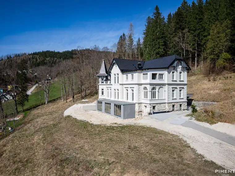 BEEINDRUCKENDE VILLA in GRÜNRUHELAGE!