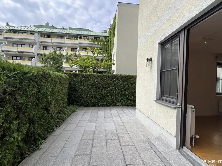 SONNIGE 2 ZIMMER-WOHNUNG MIT INNENHOFTERRASSE IN BESTLAGE!