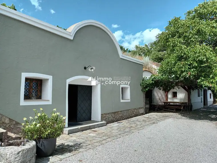 Weinkeller mit Haus
