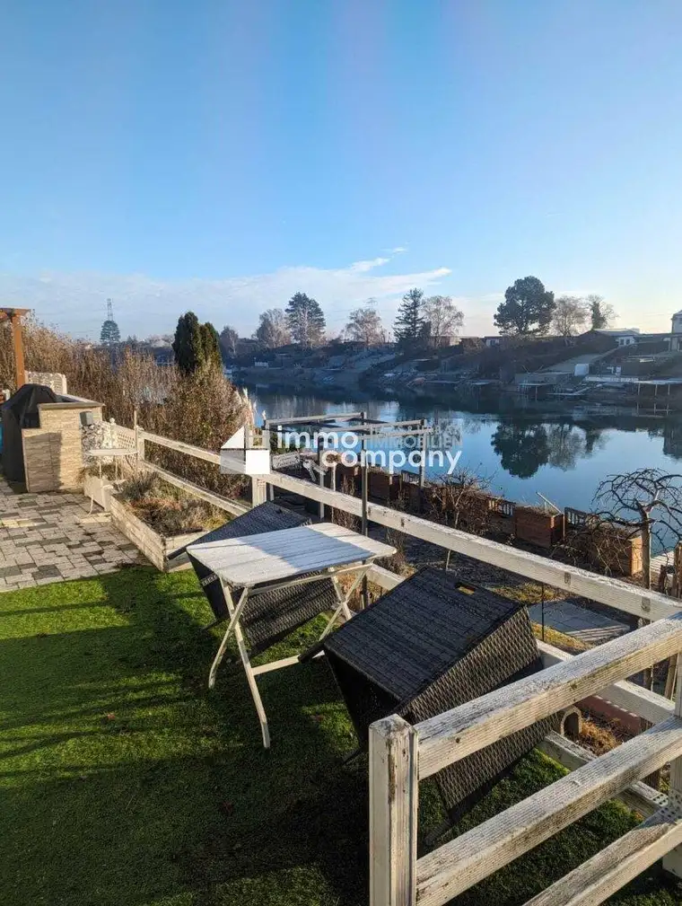 Wohnen am Wasser! Saniertes Einfamilienhaus auf Pachtgrund am schönen Donau-Oder Kanal