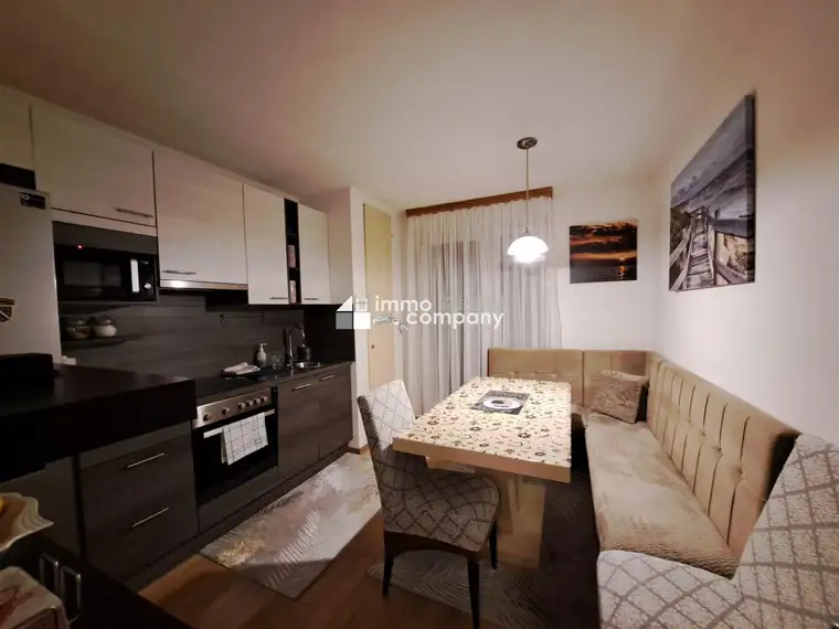 Großzügige Wohnung in bester Lage - Perfekt für Familien! 3 Zimmer, Balkon &amp; top Ausstattung (inkl.Möbel) für nur 195.000€! Viele freie Parkplätze in Hof!