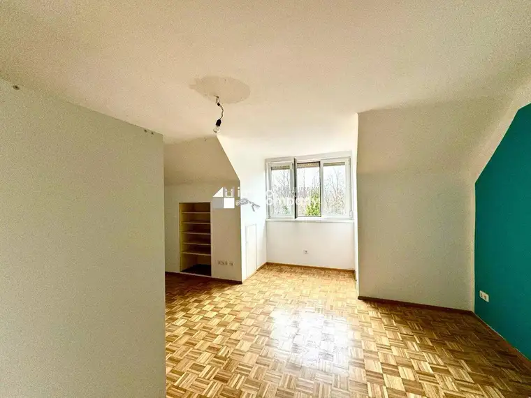 Traumhafte Dachgeschoss-Wohnung in Neunkirchen - perfekt für Paare oder Singles!