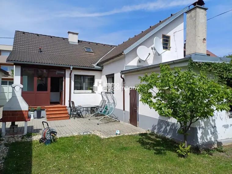 Einfamilienhaus mit Garten,Terrasse, Loggia und Garage für 450.000,00 €!