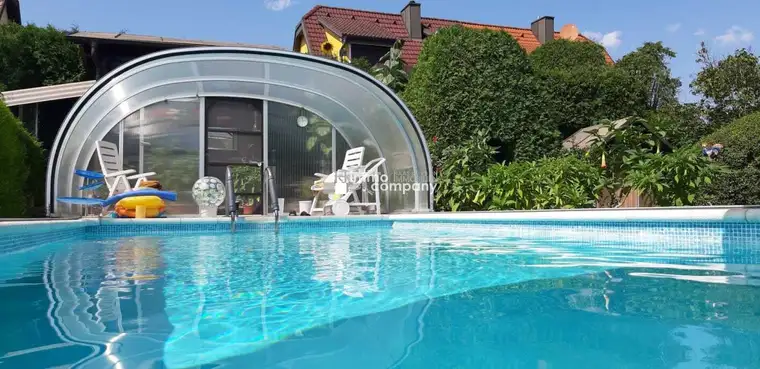 Doppelhaushälfte in Top-Lage mit Pool und Photovoltaik Anlage in Stockerau!