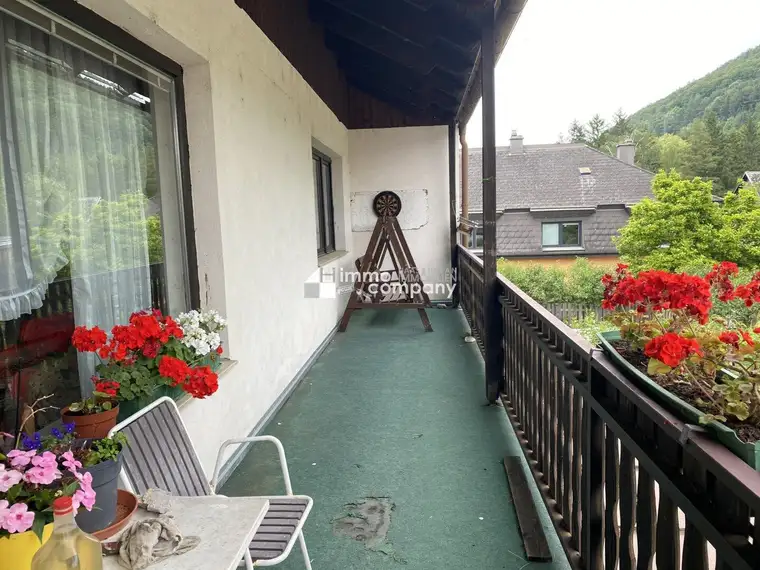Großzügiges Einfamilienhaus mit zwei getrennten Geschäftslokalen in idyllischer Lage - Perfekt für Familien und Naturliebhaber, sowie Investoren und Bauträger!