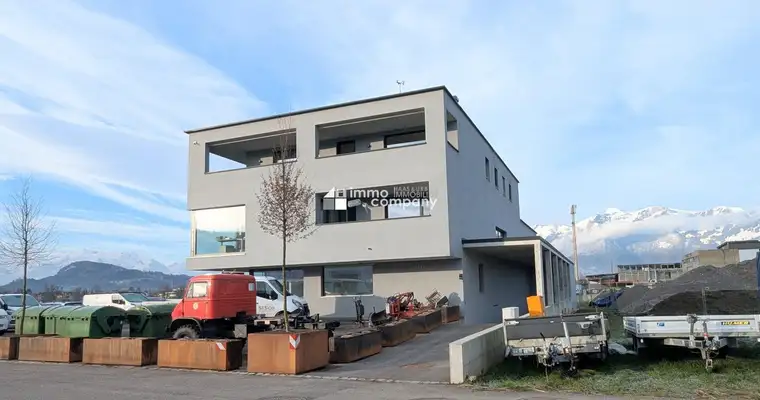 Modernes Büro/Praxis/Studio in Feldkirch - hell, zentral und mit großen Balkon!
