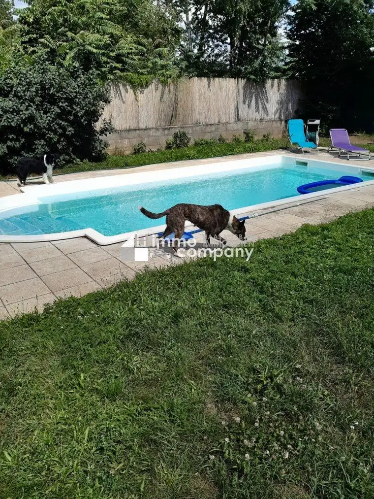 renovierungsbedürftiges Einfamilienhaus mit 6 Zimmern und Pool in Strasshof