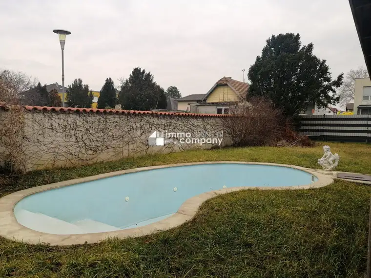 Vielseitiges Einfamilienhaus mit Pool in Zwölfaxing!