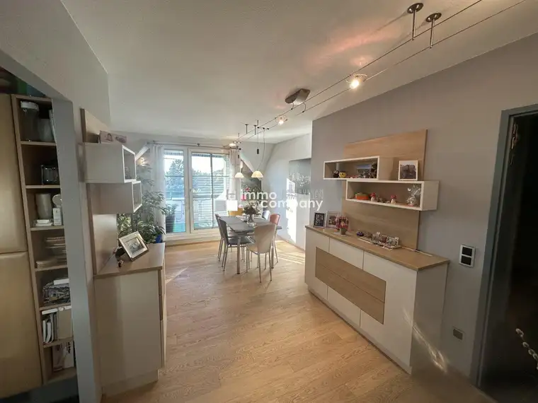 Traumhafte Dachgeschosswohnung in 1220 Wien/Essling: 4 Zimmer, 2 Balkone, Garage!