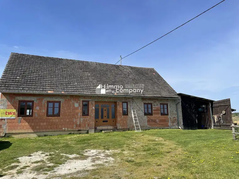Toller Platz in ruhiger Lage, interessantes Haus, belagsfertig gebaut