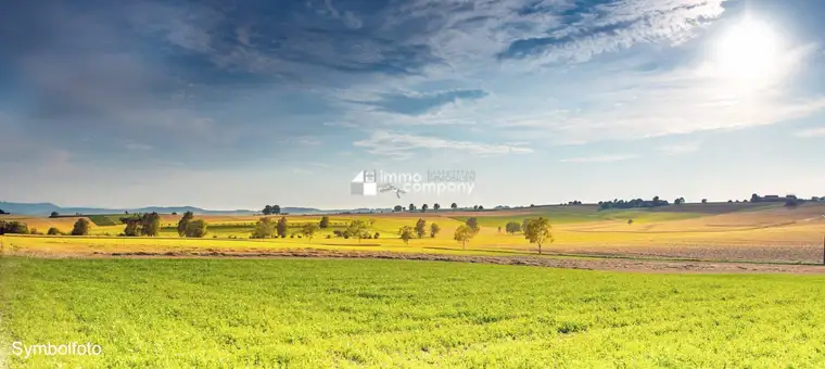 Gut geschnittenes Baugrundstück mit Fernblick direkt an den Feldern in Ruhelage