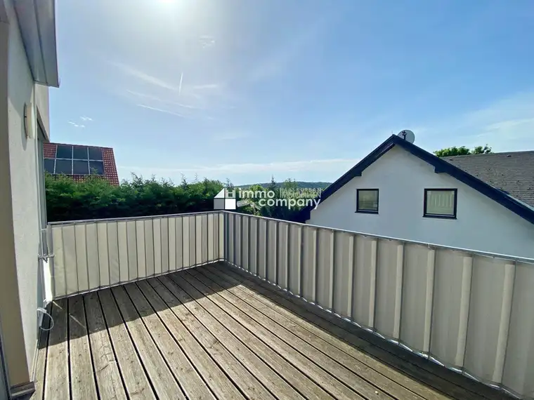 Moderne 3-Zimmer-Wohnung + Balkon + Garage