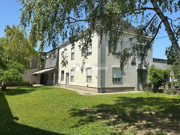 Mehrfamilientraum mit Business-Bonus – Wohnen &amp; Arbeiten in Bestlage von Hausbrunn