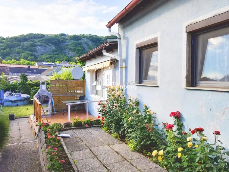 Handwerker aufgepasst - tolle Gelegenheit - Ihr Rückzugsort mit Garten und Garage für nur 197.000 €!