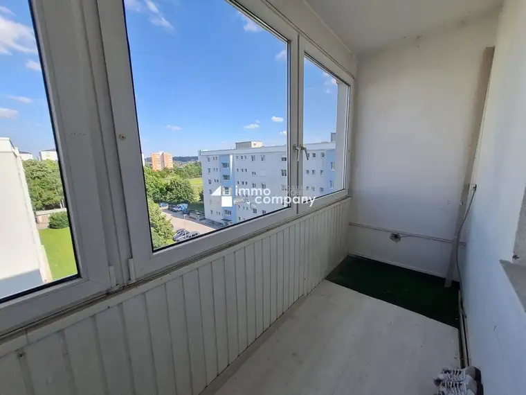 Wels : Preisgünstige 92m² Familienwohnung mit Loggia und Kfz Abstellplatz !