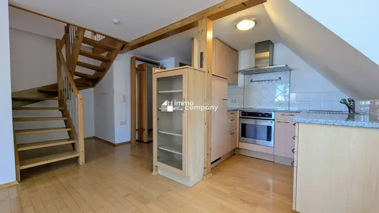 Großzügige 4-Zimmer-Dachgeschoß-Wohnung in zentraler Lage - inkl. TG-Stellplatz und Gemeinschaftsgarten!
