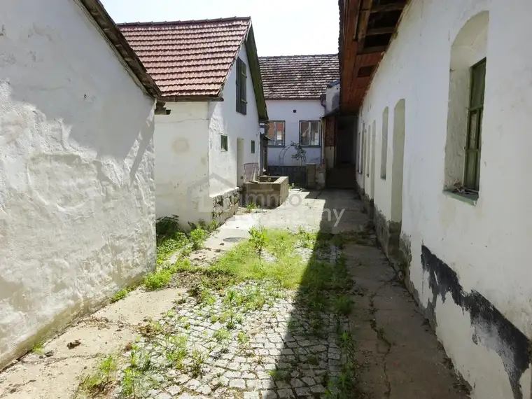 Verlassener ehemaliger Bauernhof mit Stadl!