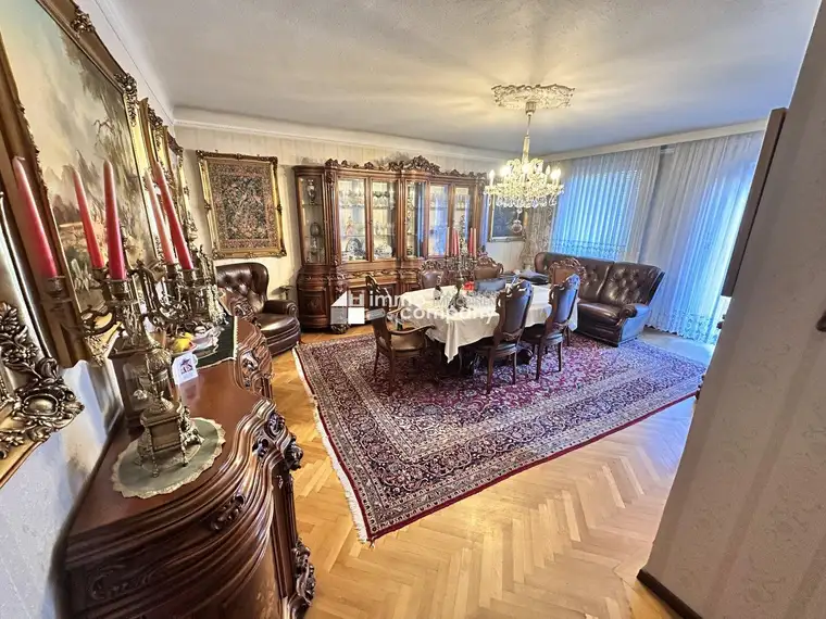 Traumhaftes Einfamilienhaus in Lassee: 9 Zimmer, Garten, Balkon und mehr!