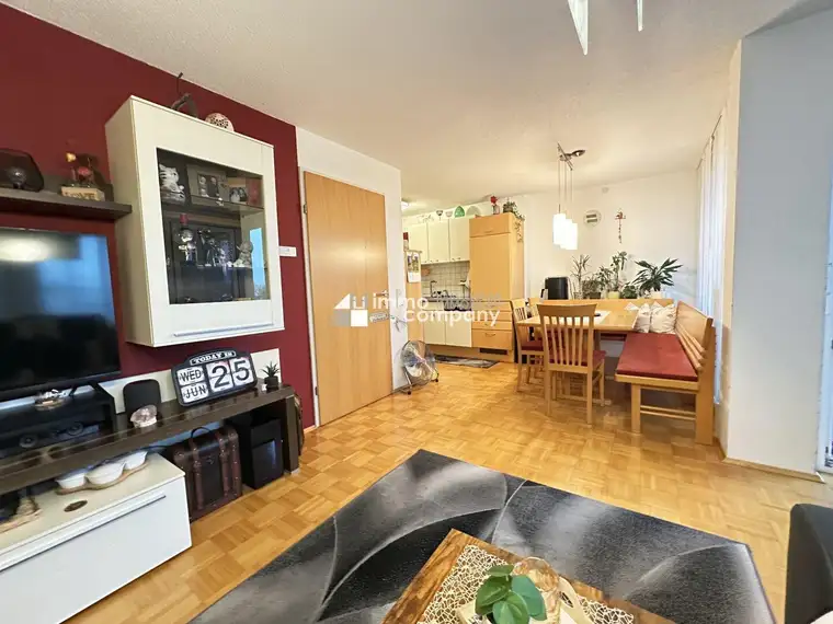 Wahres Juwel zu einem Hammer-Preis - absoluter Tiefstpreis! Nutzen Sie diese einmalige Chance! 4-Zimmer-Maisonette-Wohnung inkl. ZWEI Tiefgaragenplätze, großes, verschließbares Kellerabteil.