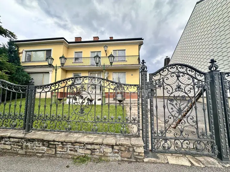 Traumhaftes Einfamilienhaus in Lassee: 9 Zimmer, Garten, Balkon und mehr!