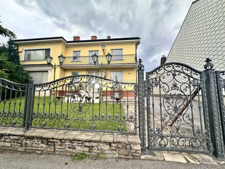 Traumhaftes Einfamilienhaus in Lassee: 9 Zimmer, Garten, Balkon und mehr!