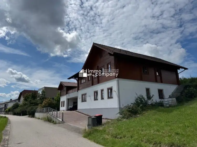 Großzügiges Wohnhaus und Office, top gepflegt! In 9 Minuten am Attersee!