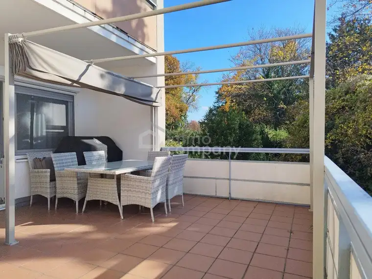 Große TERRASSE - Wohnung neu saniert! 4 Zimmer + eigene Garage / zentrale Toplage