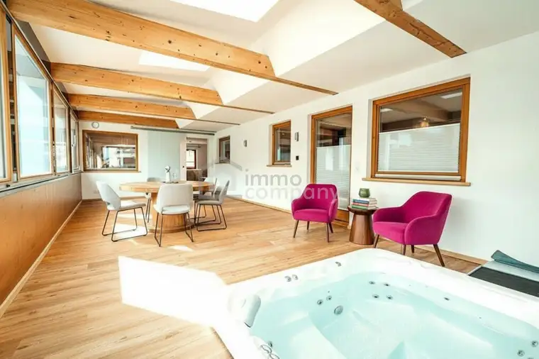 WOHNEN AM SEE - Absolute Rarität in unmittelbarer Seenähe mit Bergblick - 5 Zimmer Erdgeschoßwohnung mit großzügigen Räumlichkeiten und sehr interessanten Kaufpreis