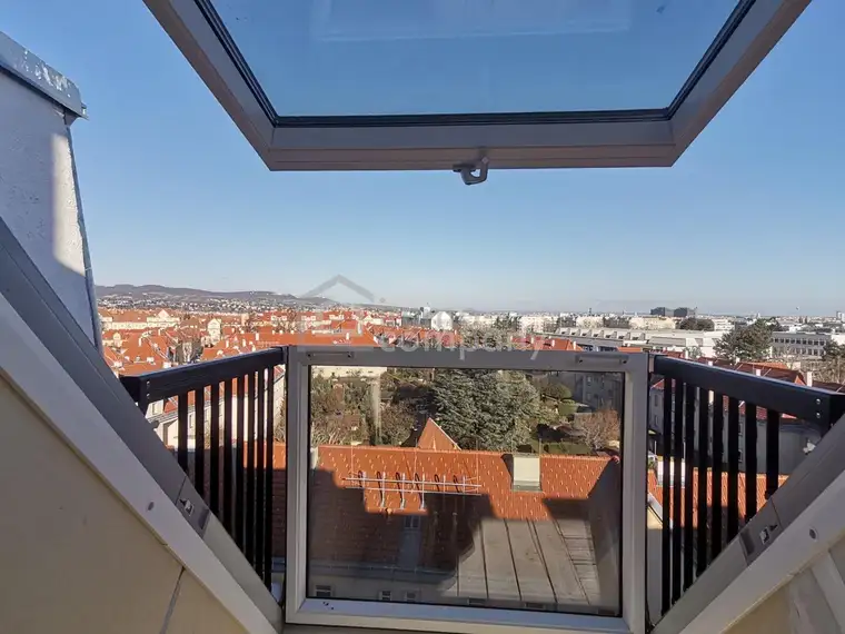 Moderne Dachgeschosswohnung mit Fußbodenheizung und Deckenkühlung – Wohnkomfort zu jeder Jahreszeit
