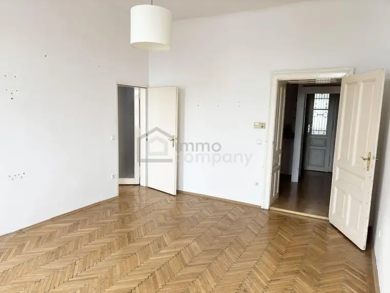 Charmante Wohnung mit schönen alten Fischgrät-Parkett – 3.500€/m2! Top Eckzinshaus
