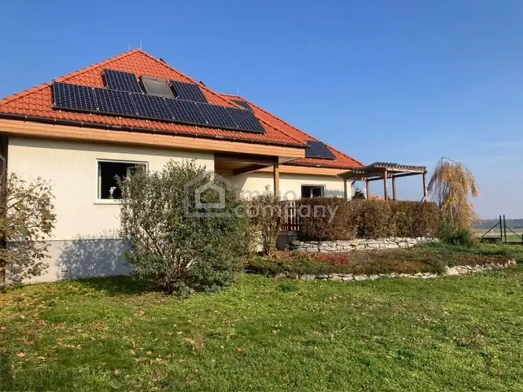 Wohnen mit Weitblick – gepflegtes Einfamilienhaus mit Wellnessbereich, Photovoltaik und 1.268 m² Grundstück