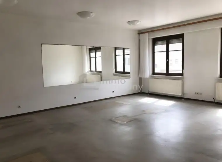 Studio mit Umkleiden / Dusche / WC