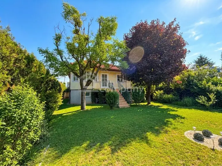Wohnen auf einer Ebene nahe Mühlwasser, 1220 Wien: Gepflegter Bungalow auf 590 m² Eigengrund mit Vollkeller und Stellplatz