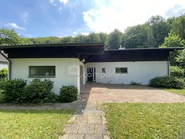 Charmantes unterkellertes Haus mit Entwicklungspotenzial in Weidlingbach mit großem Garten und Waldblick