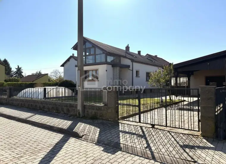 Einfamilienhaus mit Garten, Pool &amp; Garage in Laa an der Thaya!