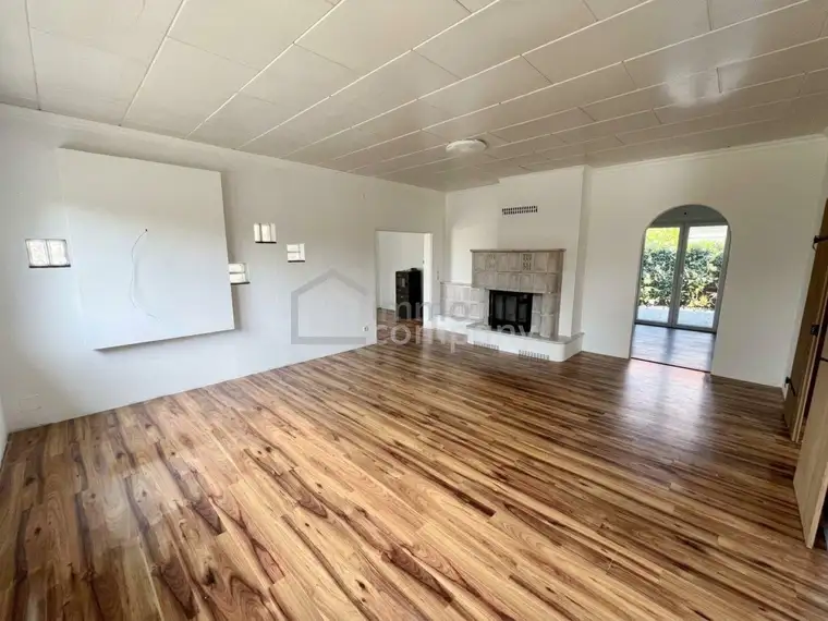 Moderner Bungalow in Seenähe – großer Garten mit zwei Terrassen