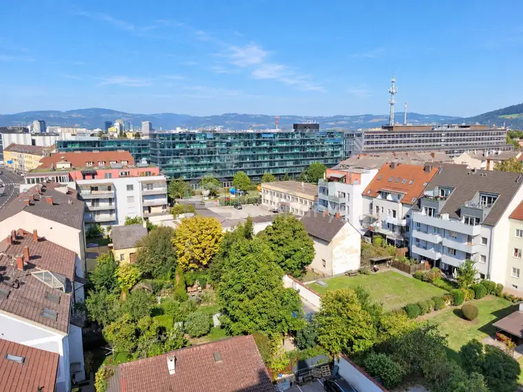 Gute Aussichten - Ihr neues Zuhause: 4 Zimmer mit Berg- und Stadtblick